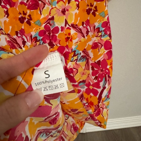 Floral Ruffle Sleeve Top - Picture 3 of 3